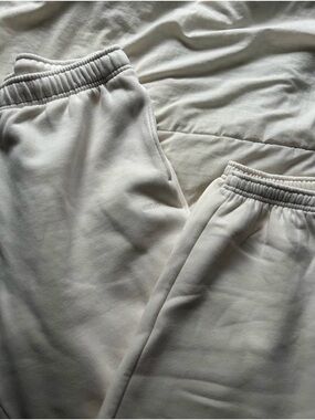 brand new aritzia mega joggers light birch size large tall